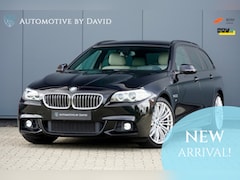 BMW 5-serie Touring - 520i M SPORT HIGH EXEC AUTOMAAT / TREKHAAK ELEK. / HARMAN KARDON / 19 INCH LMV M SPORT / H