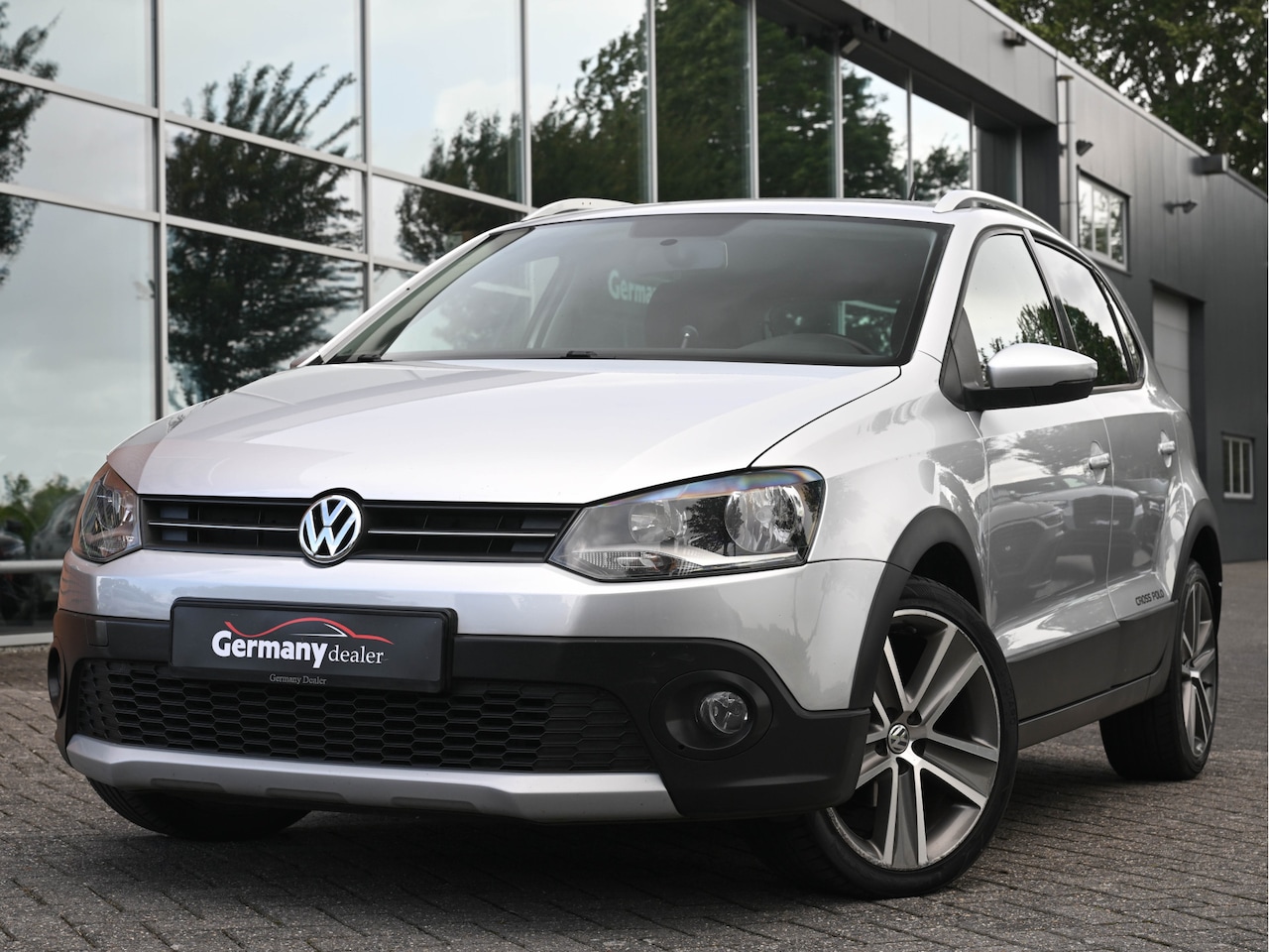 Volkswagen Polo - 1.4-16V 86pk Cross Climate Bluetooth Cruise Control Dakrails - AutoWereld.nl