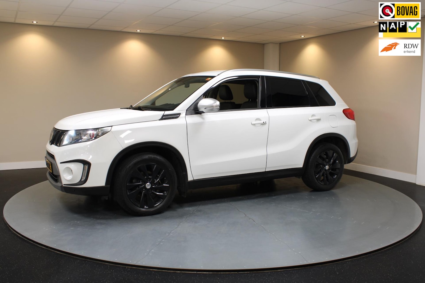 Suzuki Vitara - 1.4 S Allgrip 4x4 *Trekhaak* Alcantara|Carplay|Keyless|Adapt.Cruise - AutoWereld.nl