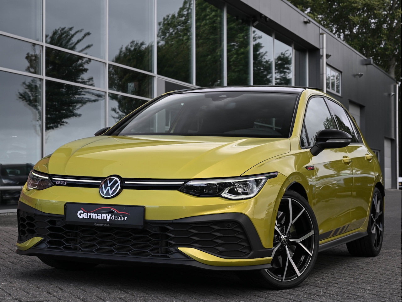 Volkswagen Golf - 2.0TSI 300pk GTI Clubsport Pano IQ-Light H&K Keyless Camera Stoel+Stuur Verw. VOL!! - AutoWereld.nl