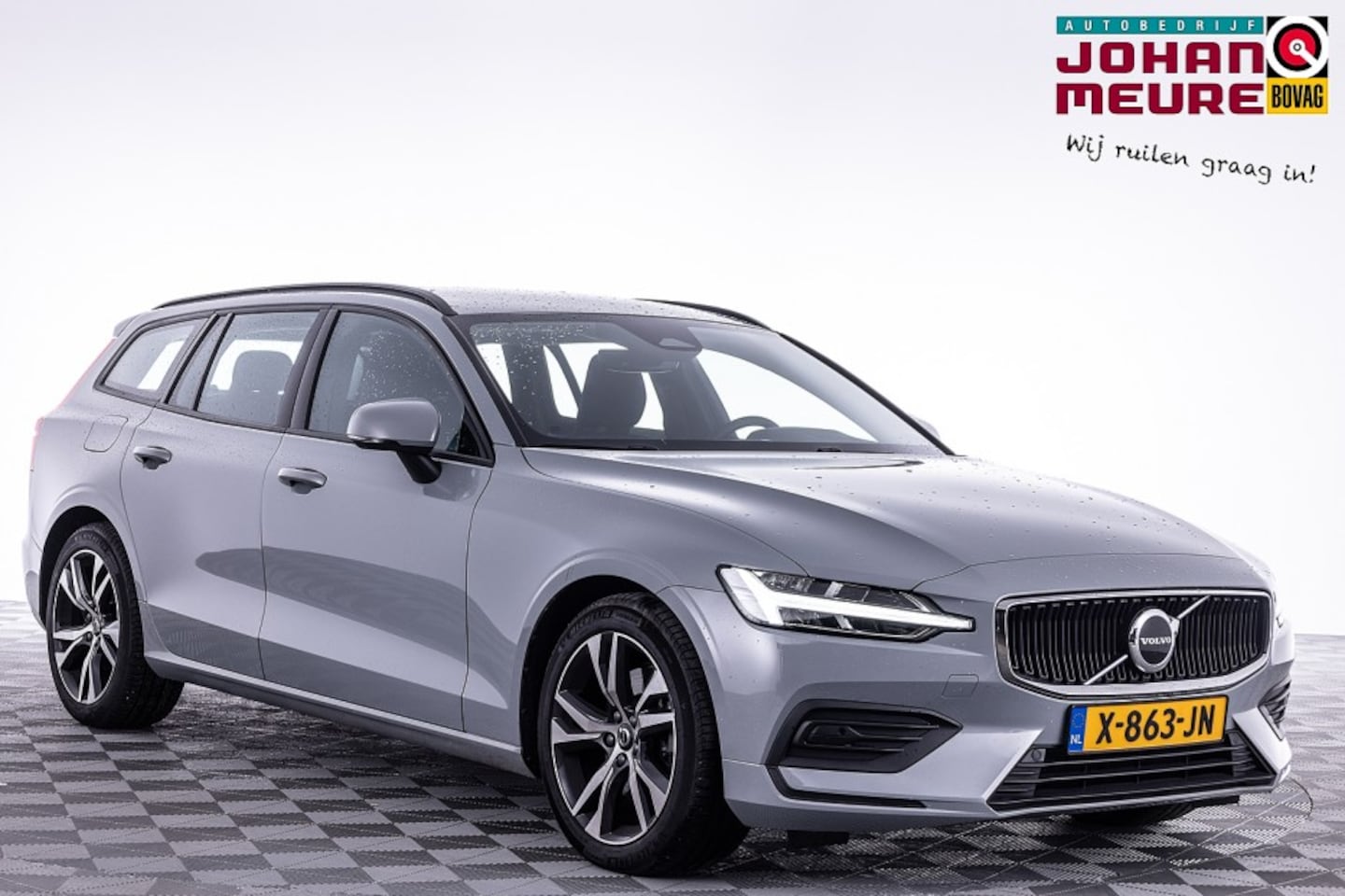 Volvo V60 - 2.0 B3 Essential Edition Automaat | CARPLAY | Full LED | CAMERA - AutoWereld.nl
