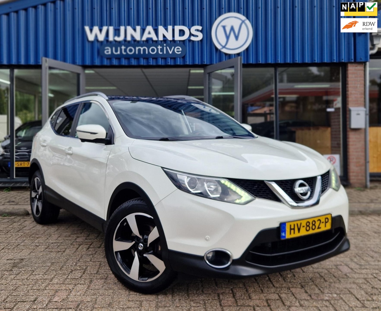 Nissan Qashqai - 1.6 Connect Edition Trekhaak Keyless Panorama - AutoWereld.nl