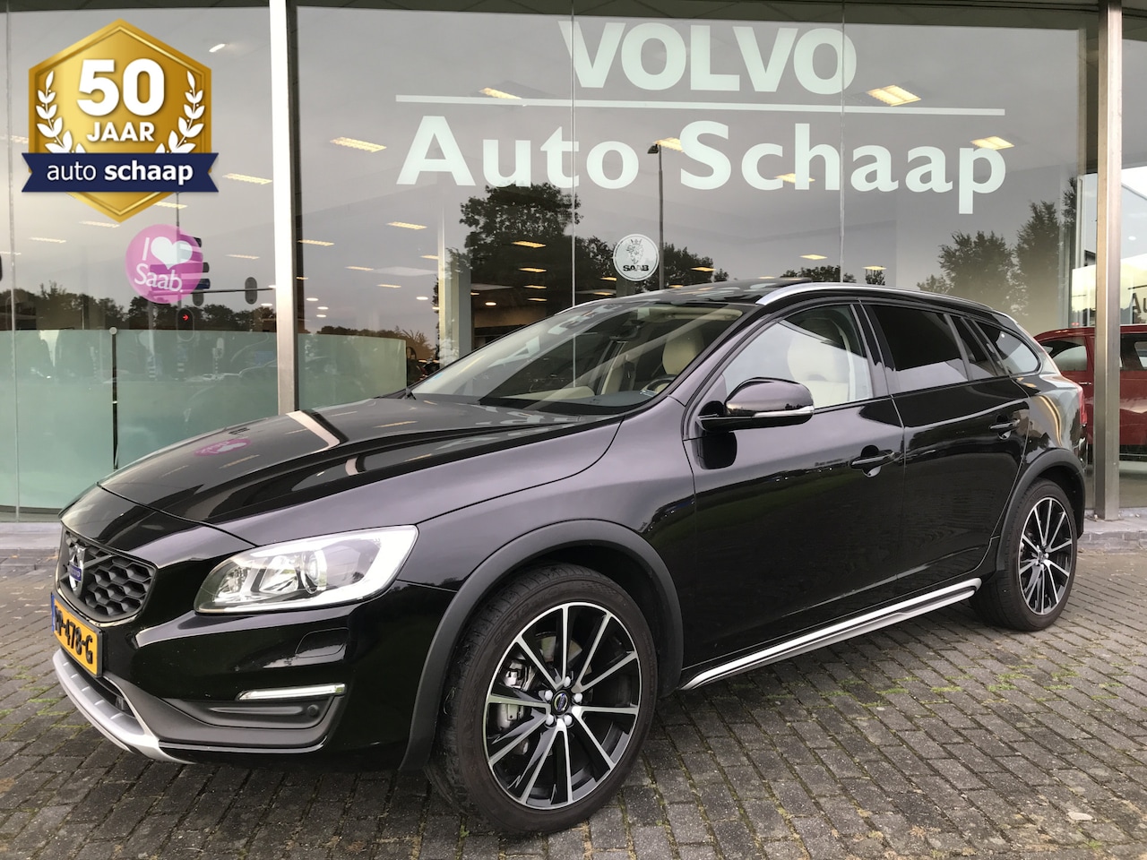 Volvo V60 Cross Country - 2.0 D4 Polar+ Luxury Automaat | Rijklaar incl garantie | Schuifdak Standkachel Trekhaak Do - AutoWereld.nl