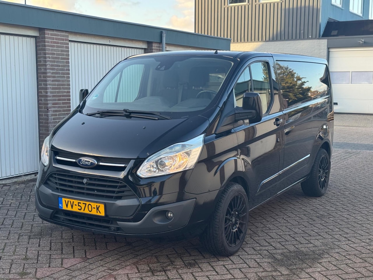 Ford Transit Custom - 270 2.2 TDCI L1H1 Limited 270 2.2 TDCI L1H1 Limited - AutoWereld.nl
