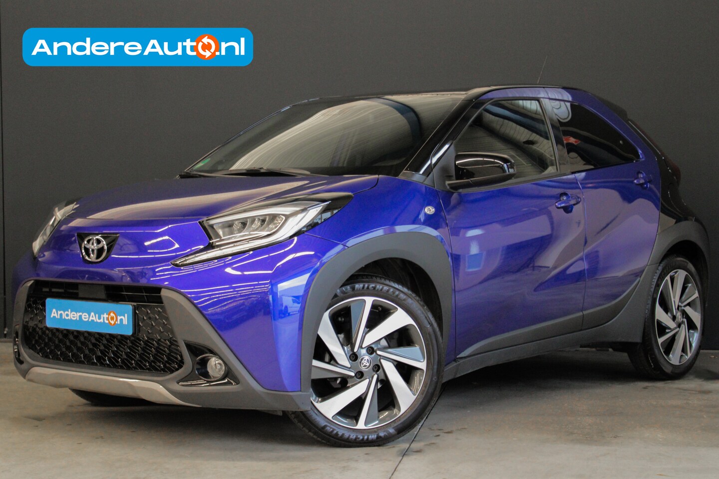 Toyota Aygo X - 1.0 VVT-i S-CVT Premium |leder|automaat|BTW|camera|navi|JBL|parkeer sensoren| - AutoWereld.nl