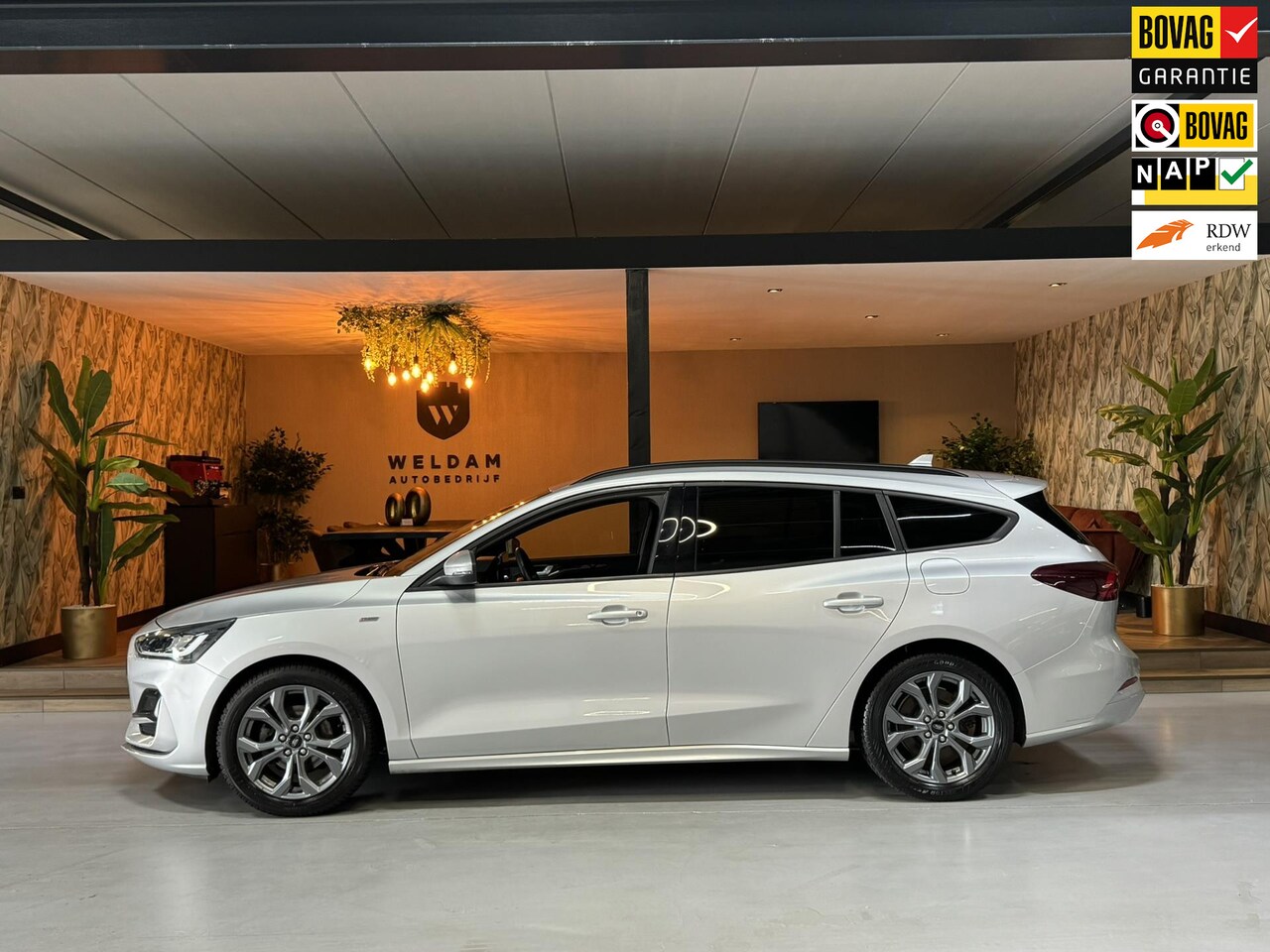 Ford Focus - 1.0 EcoBoost Hybrid ST Line Garantie Clima Led Navi Carplay Rijklaar - AutoWereld.nl
