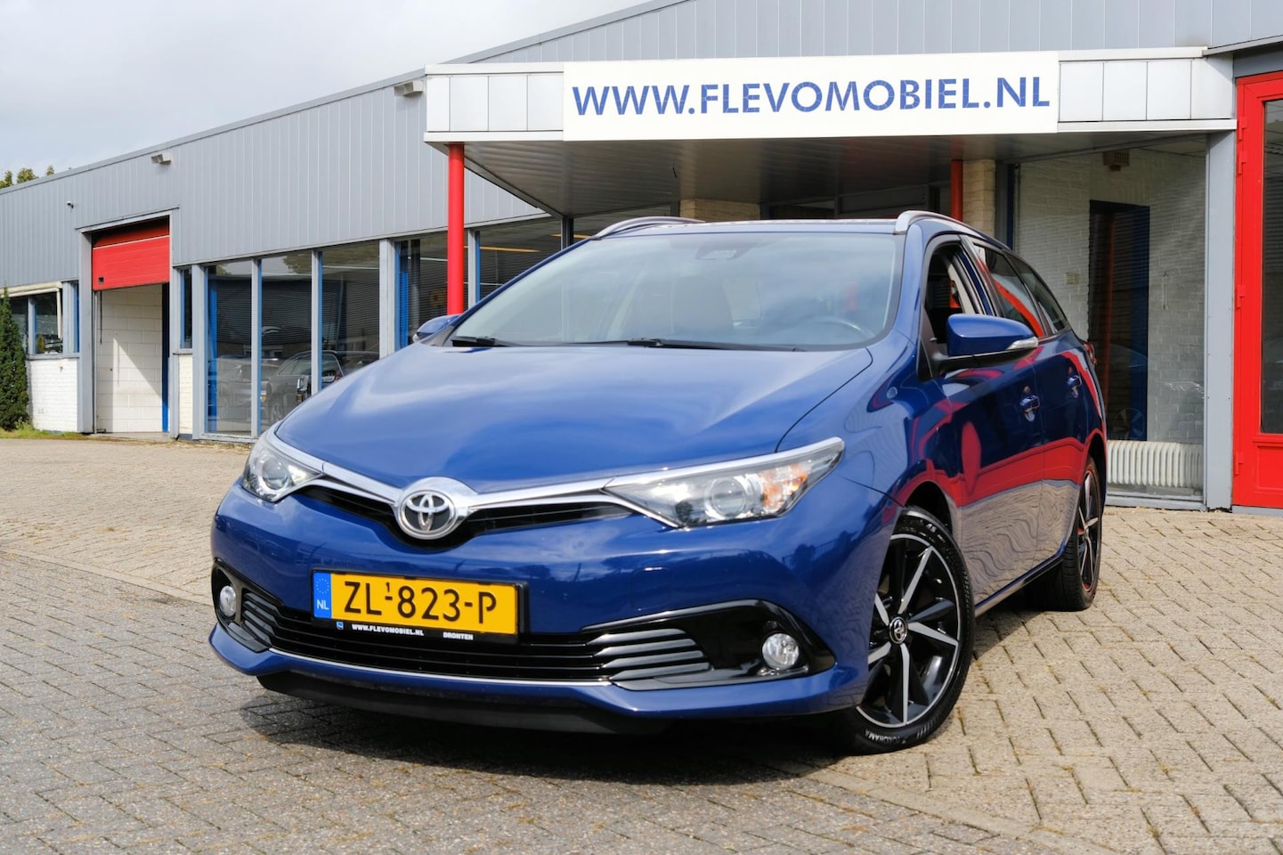Toyota Auris Touring Sports - 1.2T Active Navi|APK tot 01-04-2027!|LMV|PDC - AutoWereld.nl