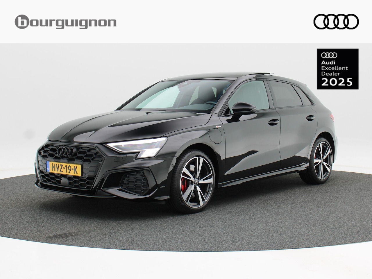 Audi A3 Sportback - 45 TFSie 245 Pk S-Line Competition | Full LED | Panoramadak | 18 Inch | B&O Audio | Zwart - AutoWereld.nl
