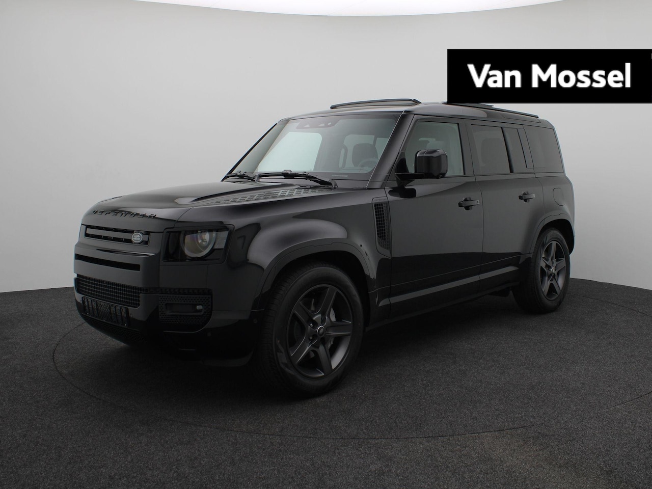 Land Rover Defender 110 - 2.0 P300e X-Dynamic SE - AutoWereld.nl