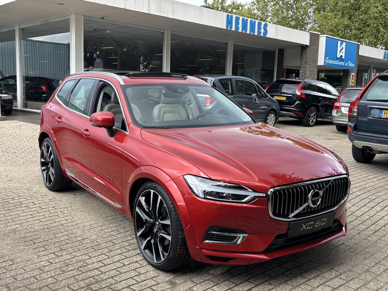 Volvo XC60 - T8 AWD Inscription Luchtvering DAB Pano 360 Pano Pilot Assist - AutoWereld.nl