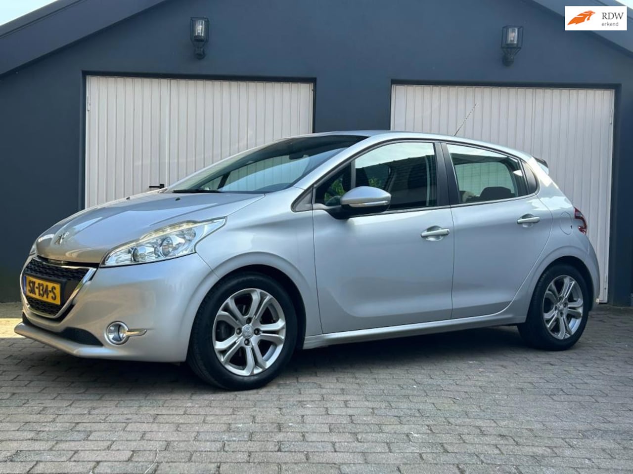 Peugeot 208 - 1.2 PureTech Blue Lease / 12 mnd garantie / Automaat - AutoWereld.nl