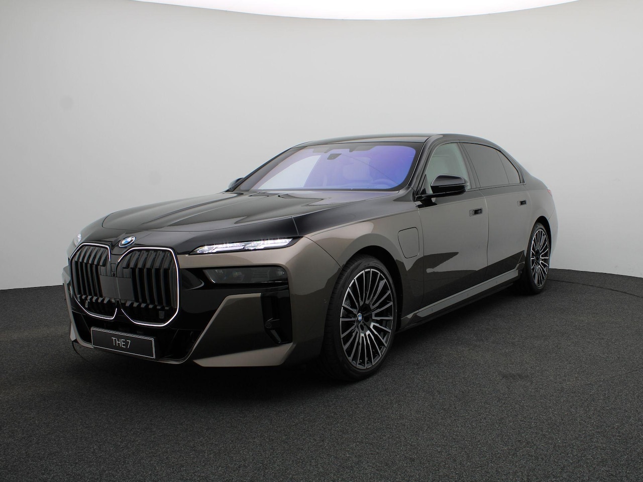 BMW 7-serie - 750e xDrive | Individual Lak | M Sportpakket Pro | Connoisseur Pack | Innovation Pack - AutoWereld.nl
