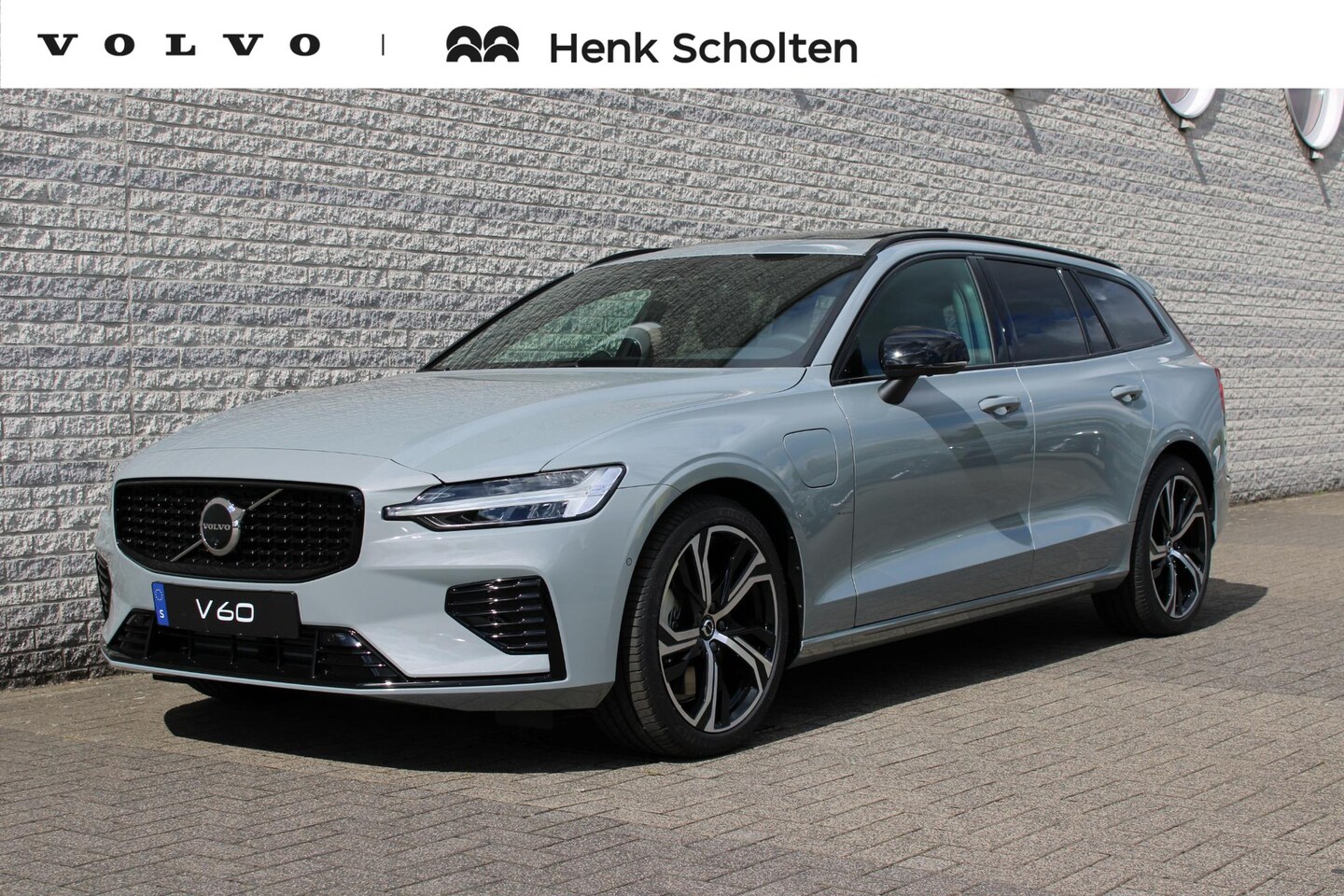 Volvo V60 - T6 Plug-in hybrid AWD Plus Dark | Panoramisch Schuif-/kanteldak | 360 graden camera | Bowe - AutoWereld.nl