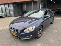 Volvo V60 - 2.0 D4 Momentum AUTOMAAT TREKHAAK ACC BLIS VOL ORIG NL NAP