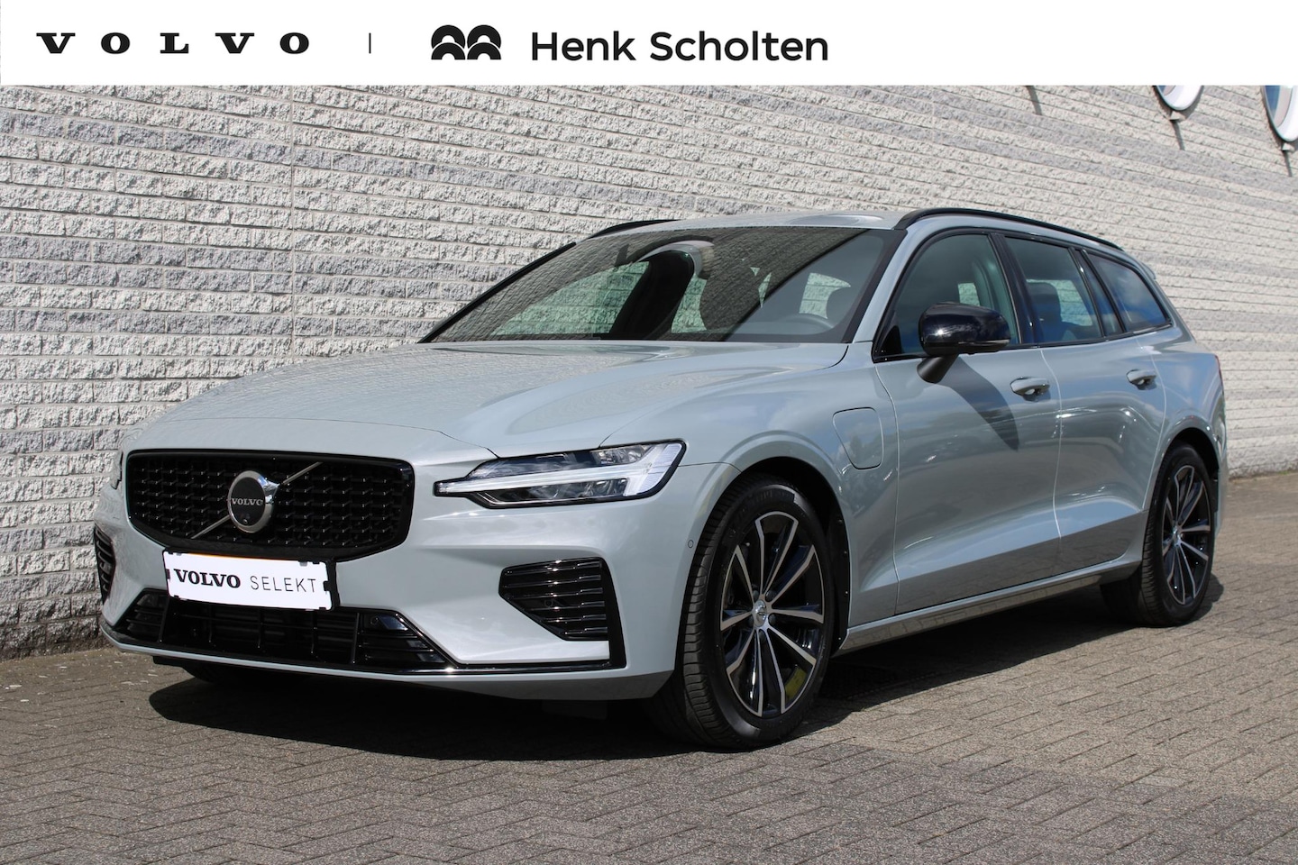 Volvo V60 - 2.0 T6 Plug-in hybrid AWD Plus Dark | Trekhaak | Visual Park Assist | Open Grid | Voorruit - AutoWereld.nl