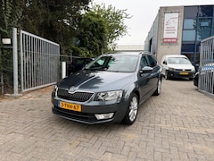Skoda Octavia Combi - 1.4 TSI Automaat Greentech Ambition Businessline APK 09/26, Trekhaak