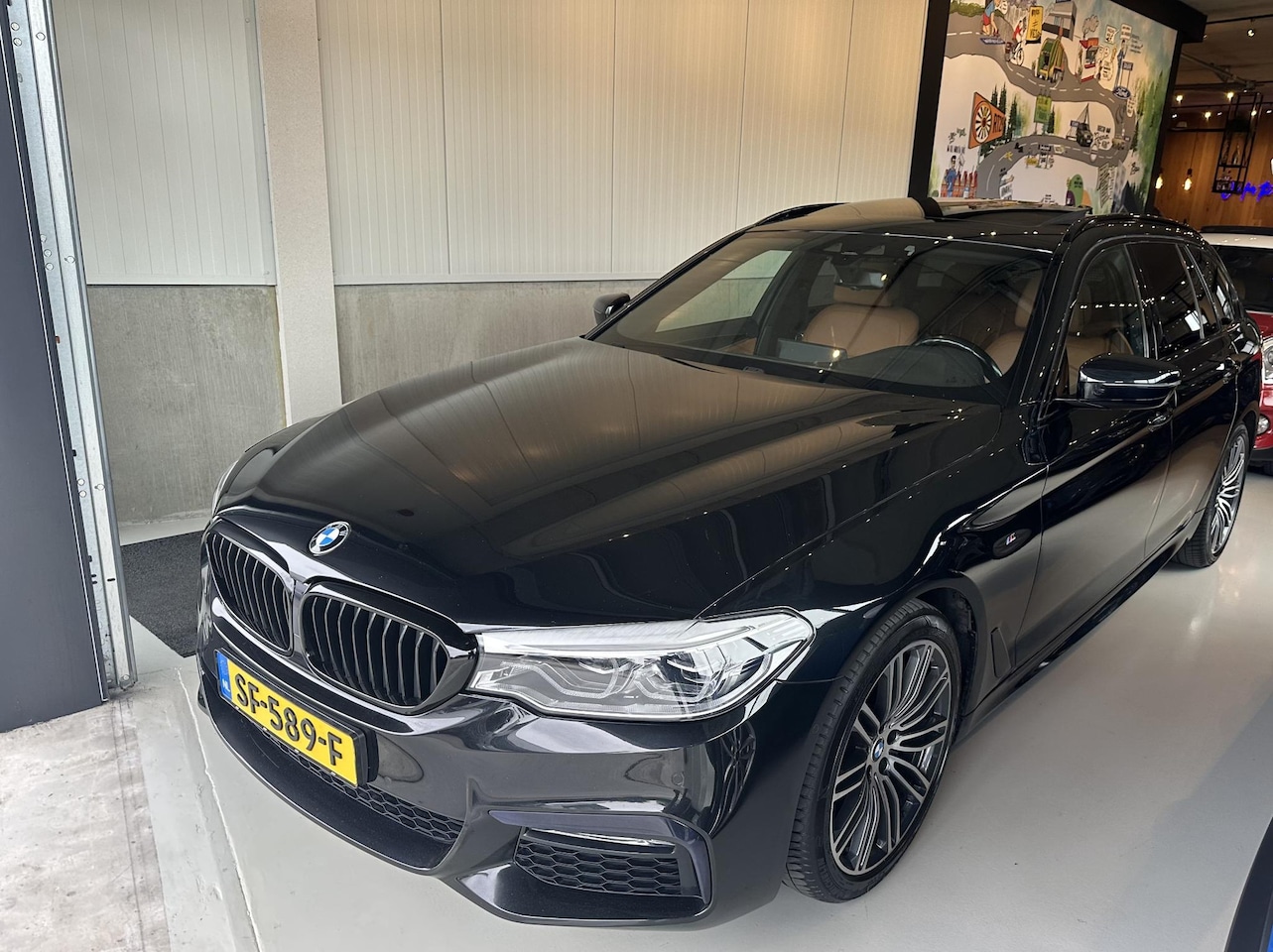 BMW 5-serie Touring - 520i High Exec M Sport Pano Leder LED - AutoWereld.nl