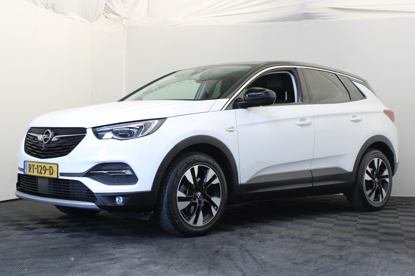 Opel Grandland X - 1.2 Turbo Business Executive 1.2 Turbo Business Executive - AutoWereld.nl