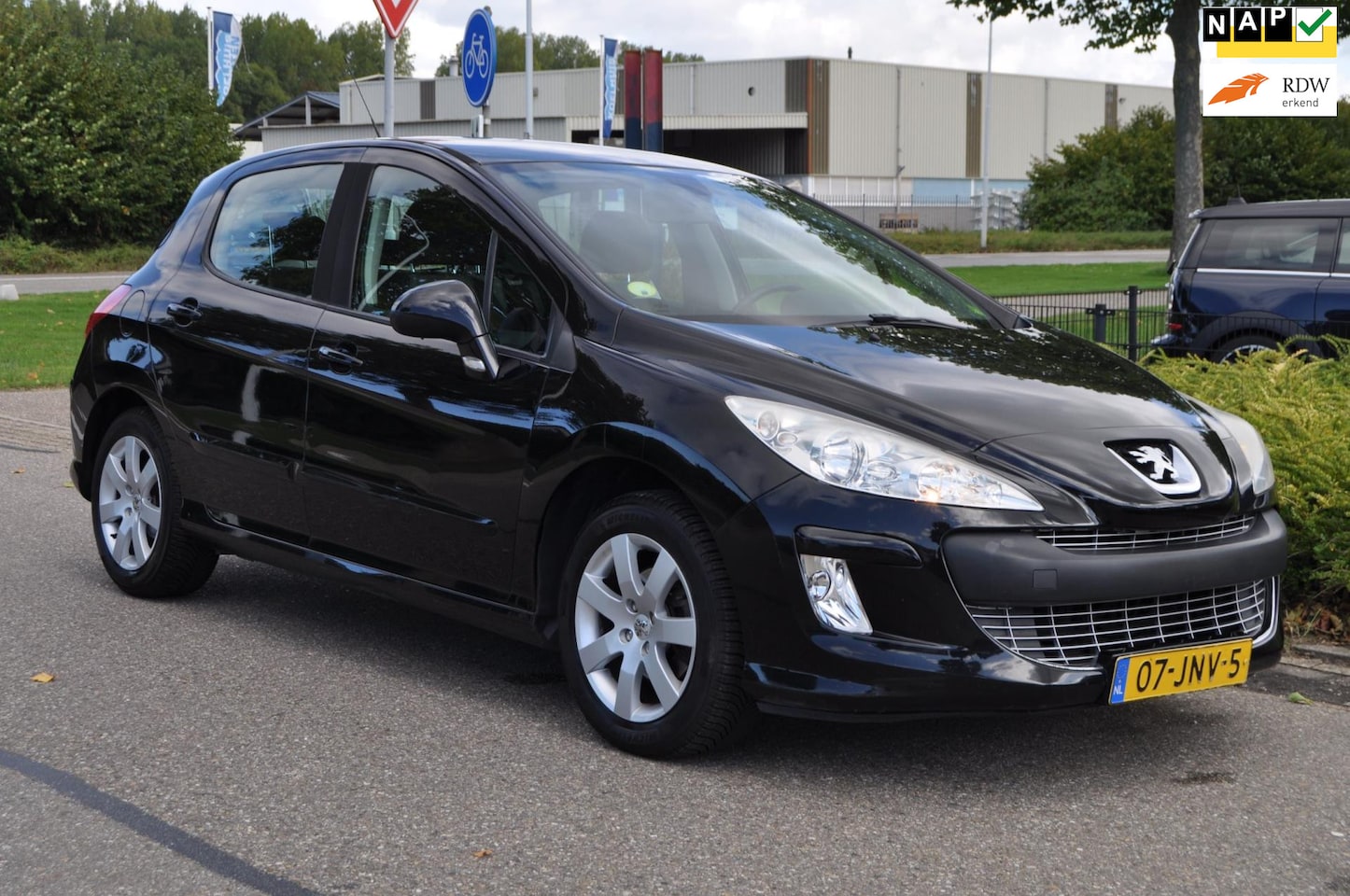 Peugeot 308 - 1.6 VTi 5-DEURS STYLE-uitv/CLIMA AIRCO/LM-VELGEN/AIRCO/CRUISE CONTROL/TREKHAAK/nwe APK+OND - AutoWereld.nl