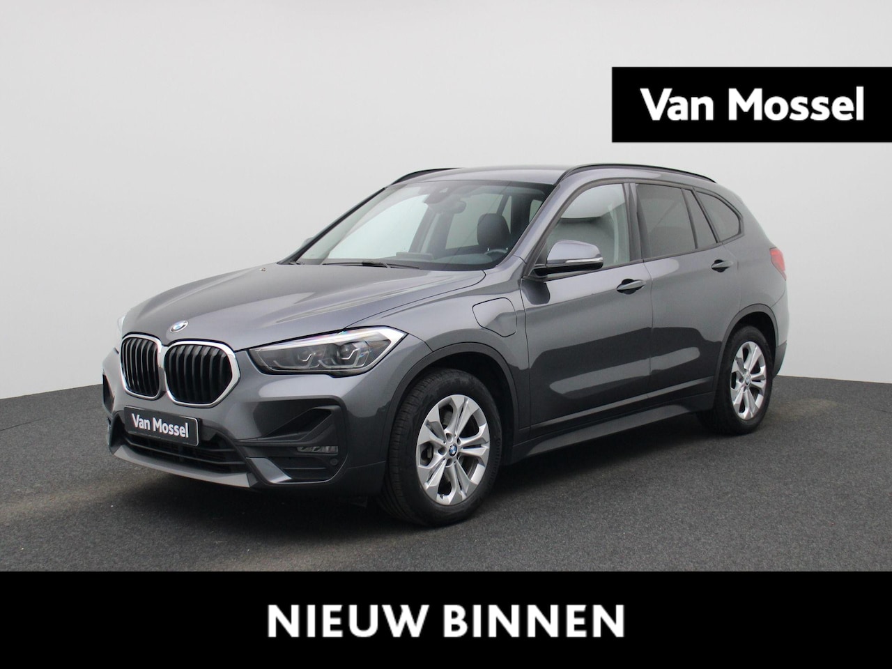 BMW X1 - xDrive25e Executive | Automaat | LMV | Parkeer sensoren | Camera | Climate control | Stoel - AutoWereld.nl