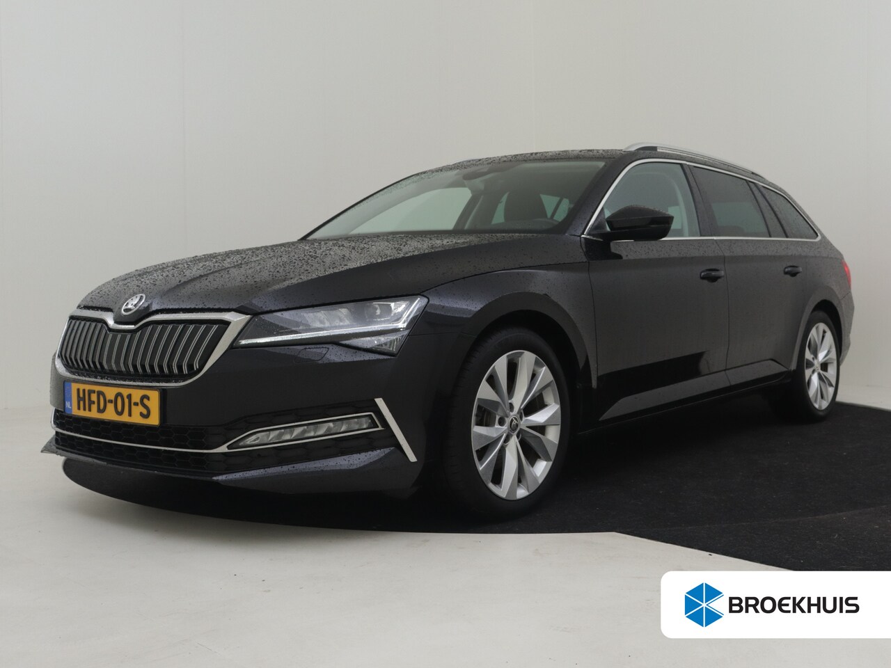 Skoda Superb Combi - 1.4 TSI iV Business Edition Plus 218 pk | Apple Carplay Android Auto | Trekhaak uitklapbaa - AutoWereld.nl