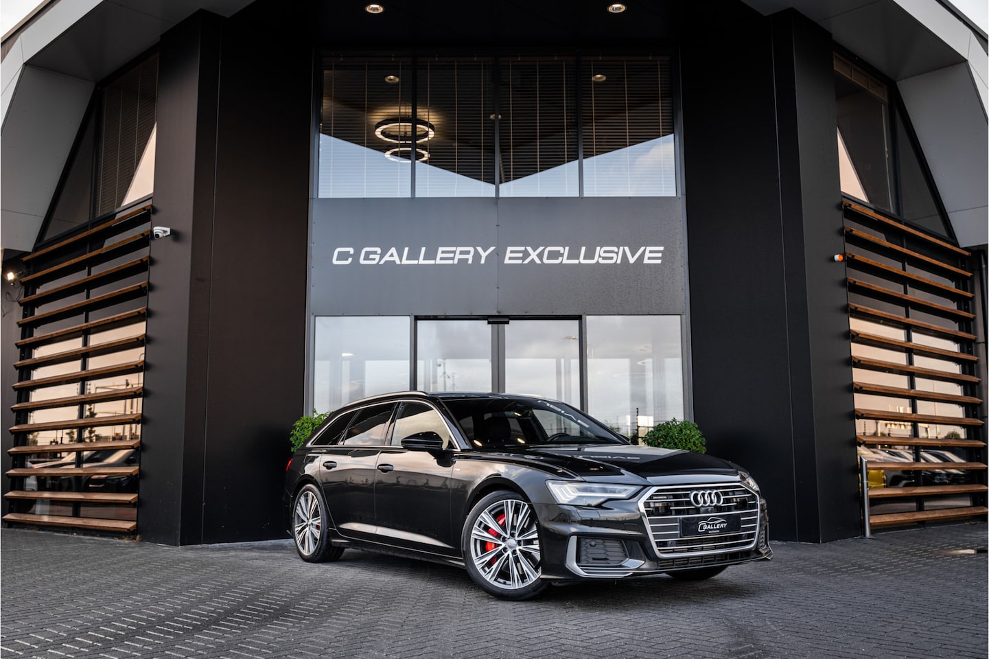 Audi A6 Avant - 55 TFSI e quattro Competition - S Line | Panorama | Stoelkoeling & Massage | Elek. Trekhaa - AutoWereld.nl