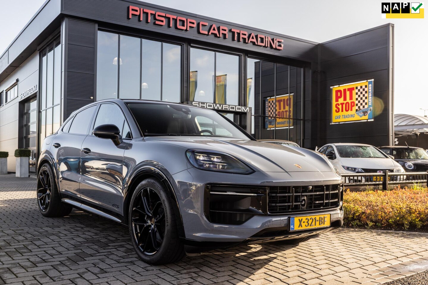 Porsche Cayenne Coupé - 3.0 E-Hybrid 3.0 E-Hybrid, 469 PK, GTS, Artic Grau, Sport Design, Full Option! - AutoWereld.nl