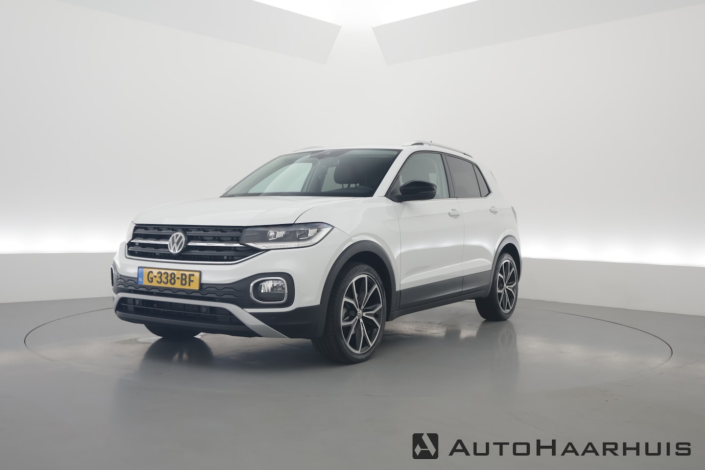 Volkswagen T-Cross - 1.0 TSI Style DSG | Camera | Adapt. Cruise | Trekhaak | Beats | LED | Dodehoekdet. | 18'' - AutoWereld.nl