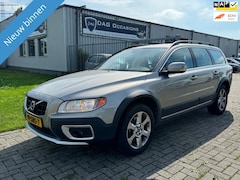 Volvo XC70 - 2.4 D5 Momentum AUTOMAAT|NAVI|PDC|STOELVW|TREKHAAK