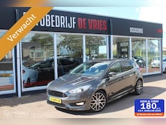 Ford Focus - 1.5 ST-Line 183Pk Xenon/18Inch/Leder/Winterpakket