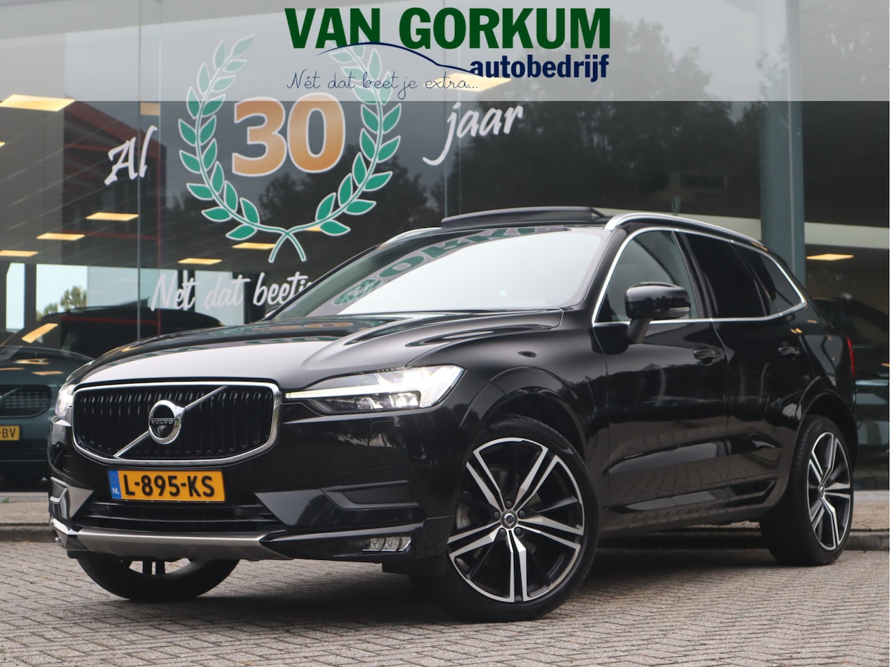 Volvo XC60 - 2.0 B5 Momentum Exclusive / Panoramadak - AutoWereld.nl