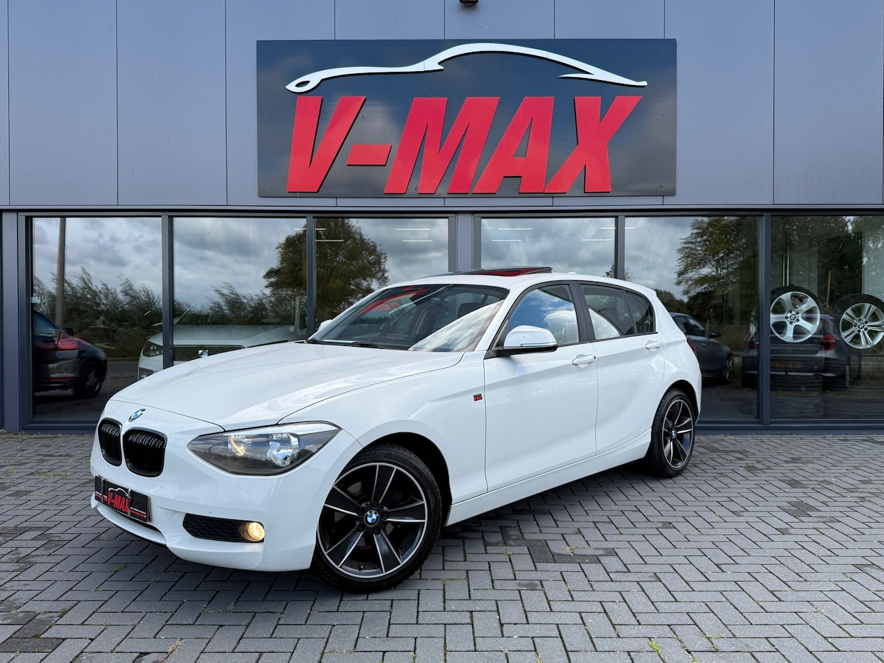 BMW 1-serie - 116i Executive Schuifdak Stoelverw Navi Pdc Clima - AutoWereld.nl