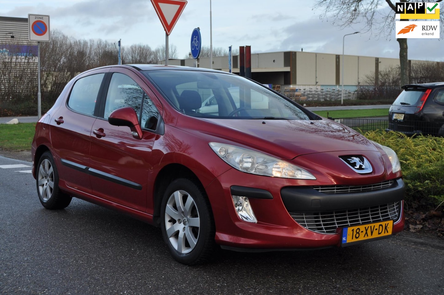 Peugeot 308 - 1.6 VTi 16v 5-DEURS XS-uitv/CLIMA AIRCO/LM-VELGEN/TREKHAAK/PANORAMADAK/NAP/nieuwe APK+ONDE - AutoWereld.nl