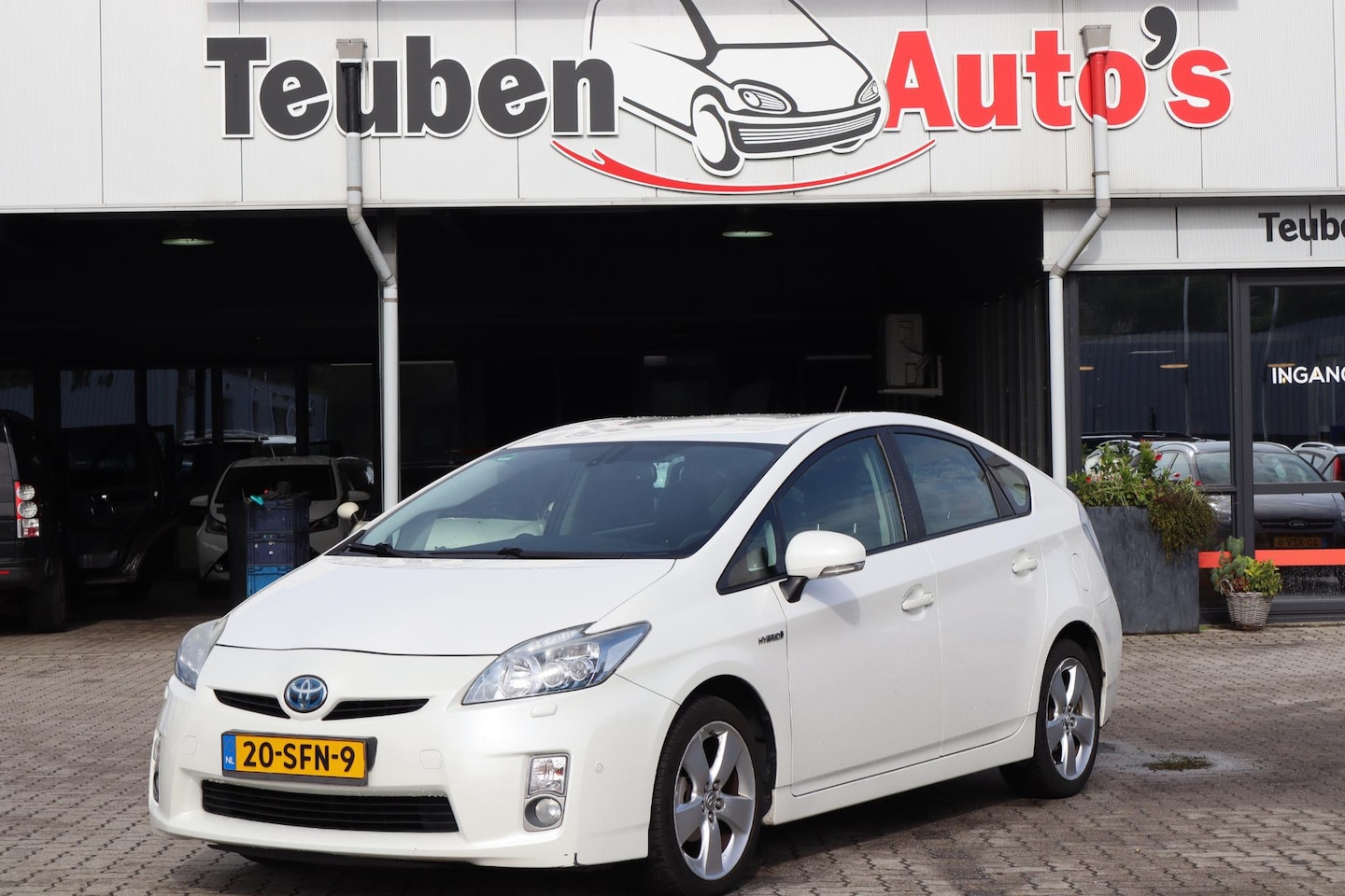 Toyota Prius - 1.8 Aspiration Stoelverwarming, Navigatie, Camera, Lichtmetalen wielen, Lederen interieur, - AutoWereld.nl