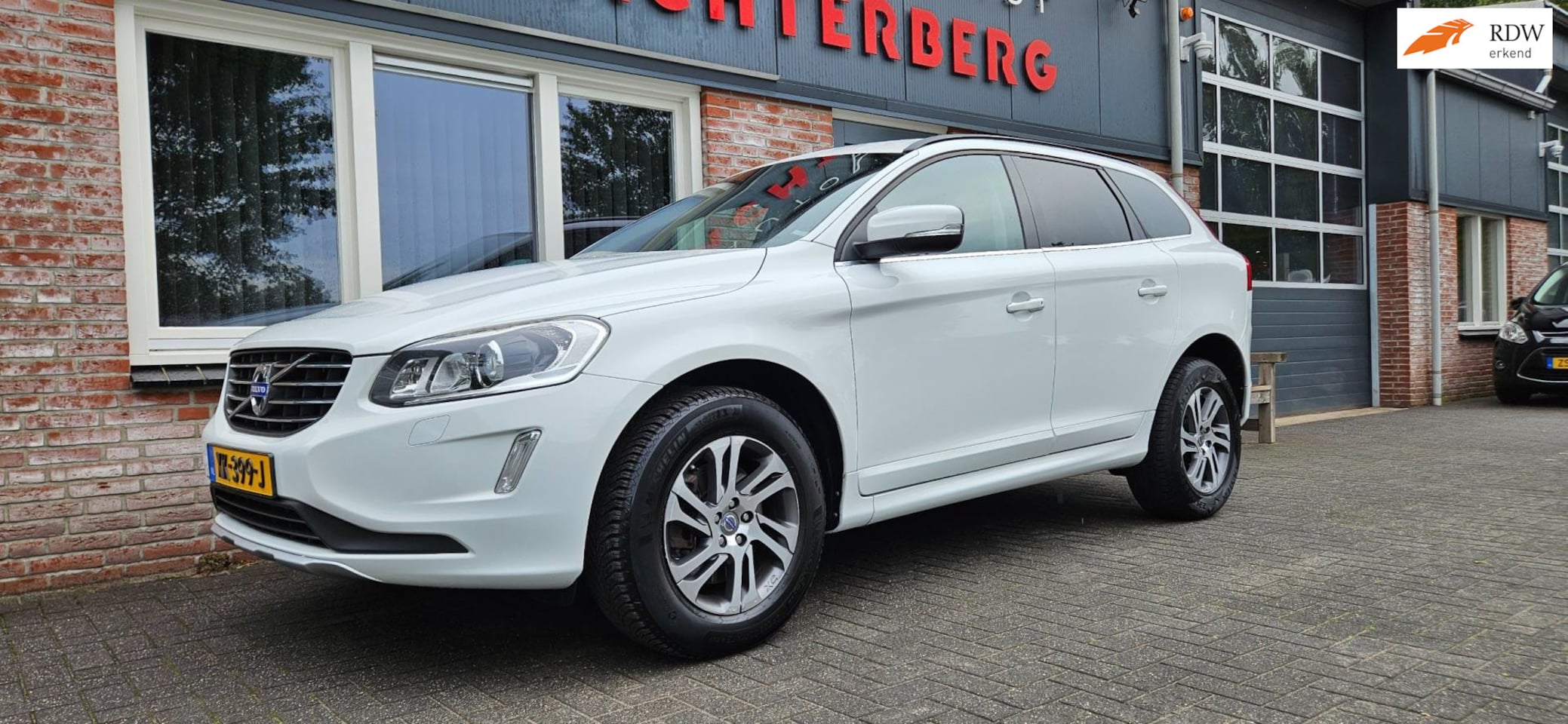 Volvo XC60 - 2.0 T5 FWD Summum Automaat! Trekhaak! 245PK! Nette Auto! Dealer Onderhouden! - AutoWereld.nl