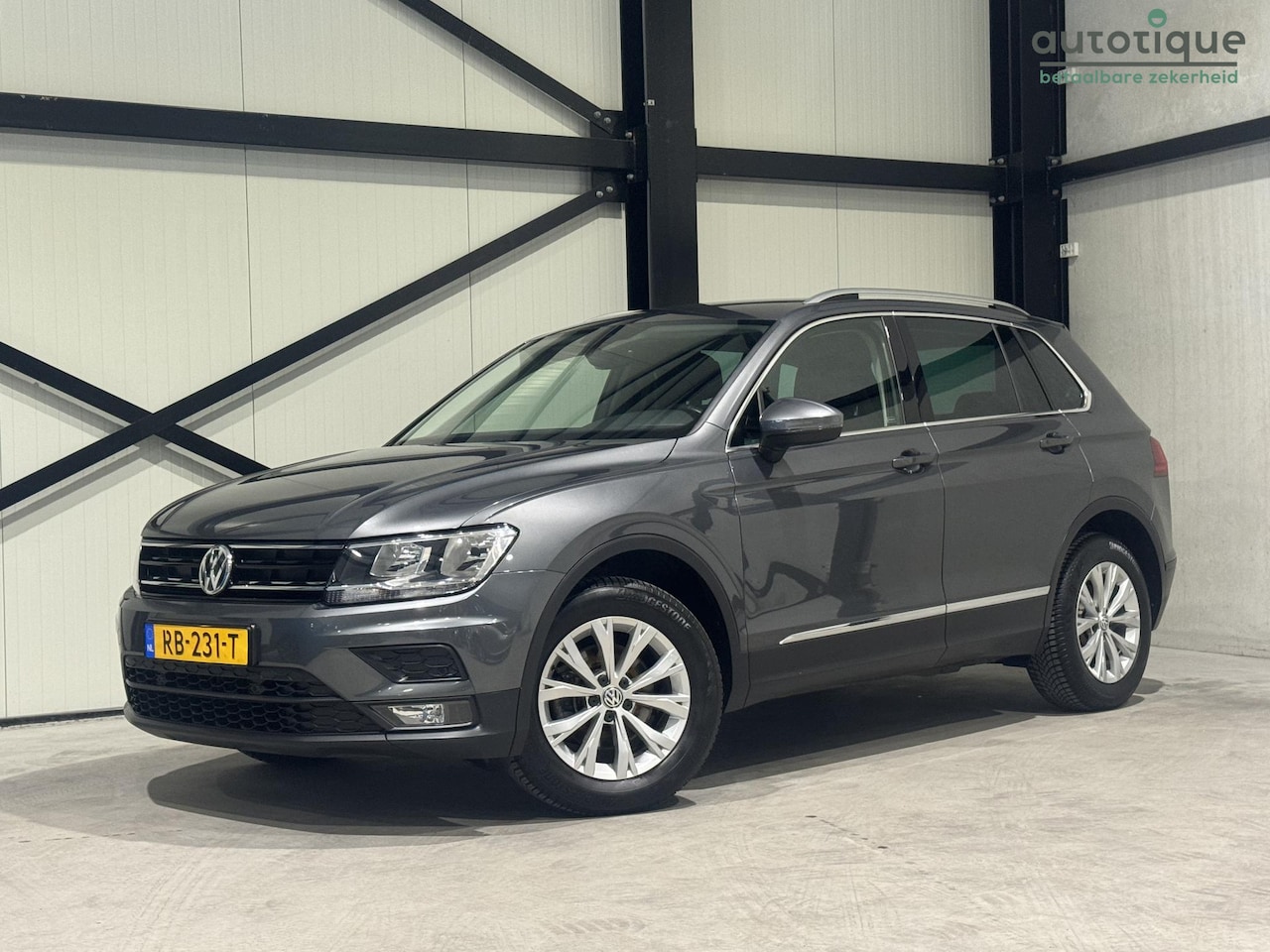 Volkswagen Tiguan - 1.4 TSI Comfortline Business | navi | carplay | parkeersensoren | - AutoWereld.nl
