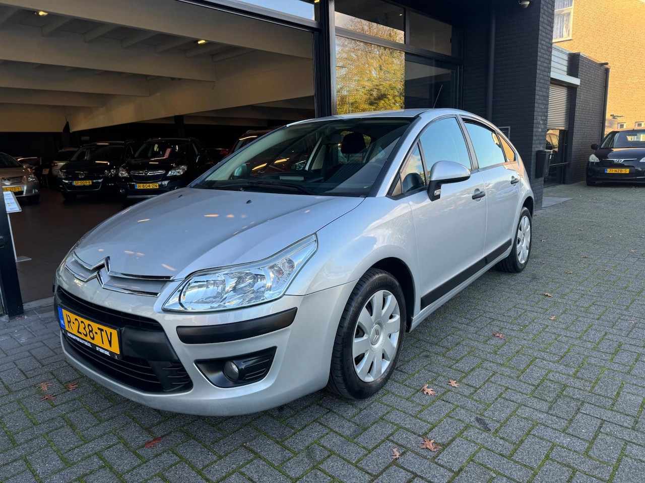 Citroën C4 - Citroen C4 1.4 16V Prestige AIRCO - AutoWereld.nl