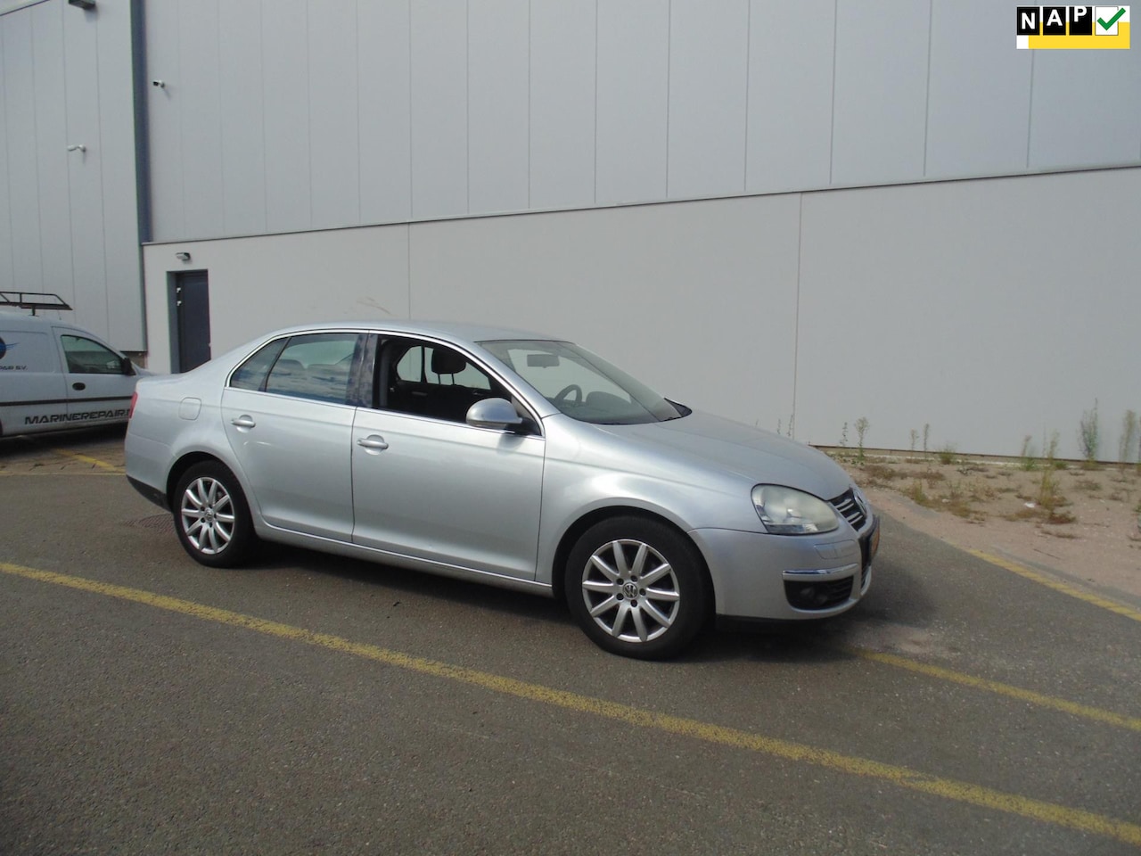 Volkswagen Jetta - 1.6 Comfortline Business LPG G3 AUTOMAAT - AutoWereld.nl