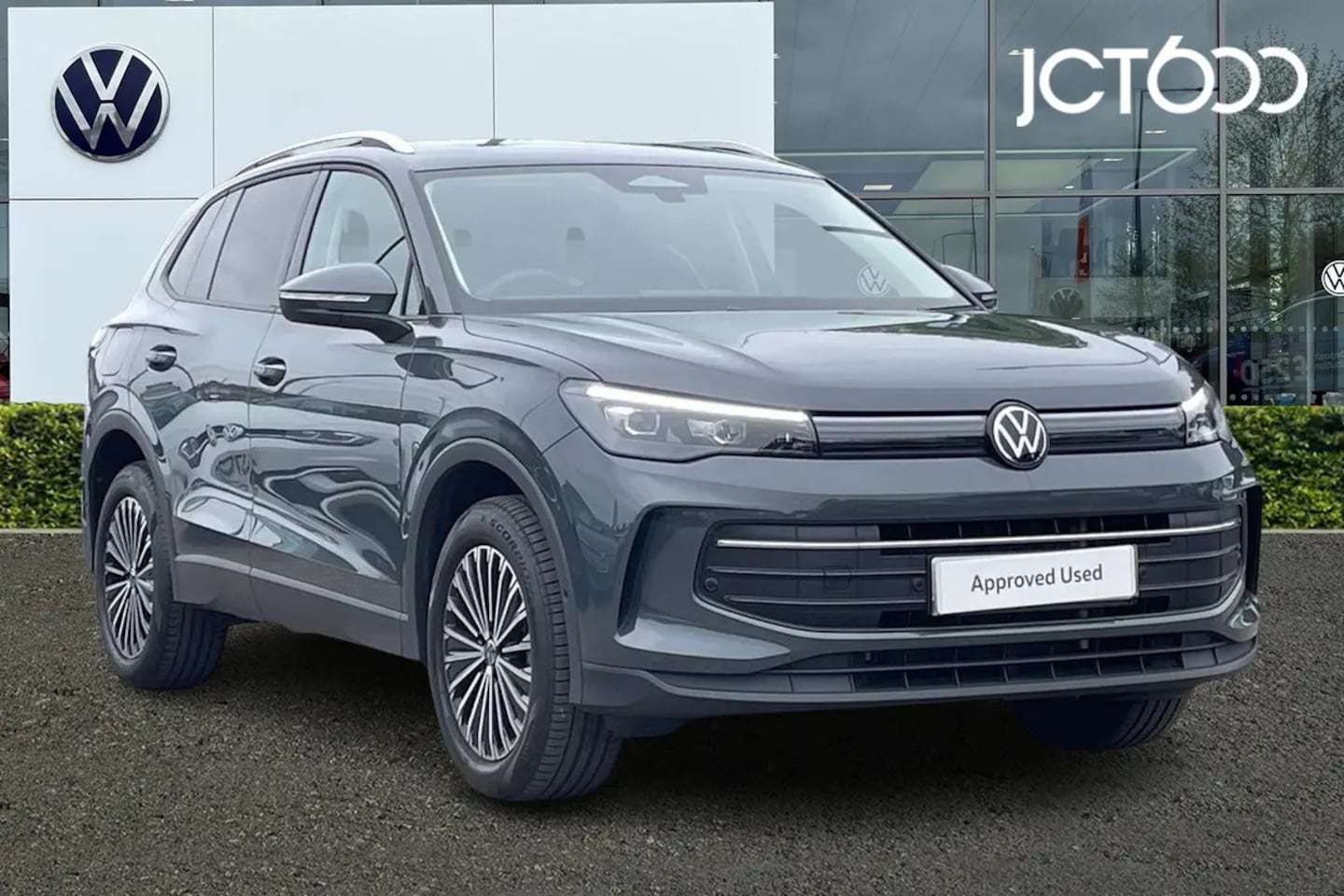 Volkswagen Tiguan - 1.5 eTSI Life Edition | Automaat | Stoelverwarming | Digital Cockpit | Navigatie | Achteru - AutoWereld.nl