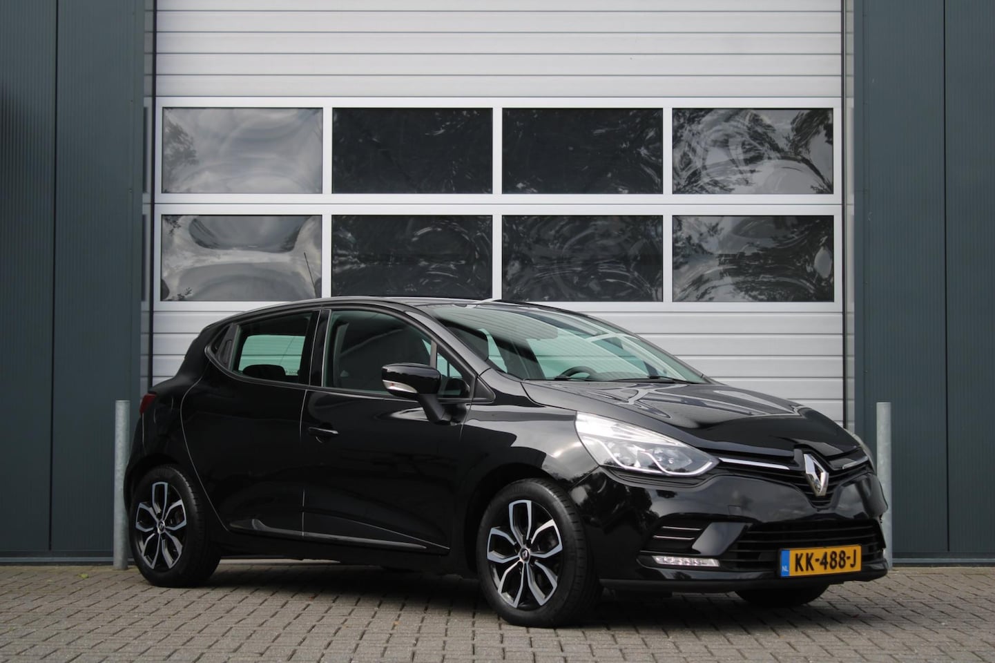 Renault Clio - 0.9 TCe Zen Airco/Cruise/Navi/Bluetooth/PDC/LED/RadioCD.AUX.USB/DAB/16"LM/Trekhaak/APK:30- - AutoWereld.nl