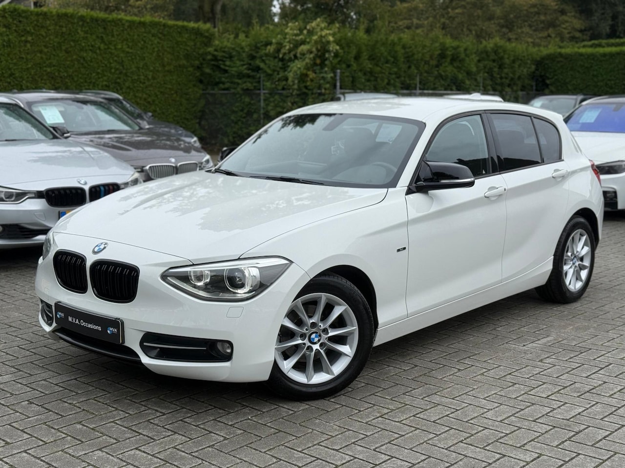 BMW 1-serie - 116i Business+ Sport|Ketting + Klepseals vervangen|Carplay|Climate control|Cruise control| - AutoWereld.nl