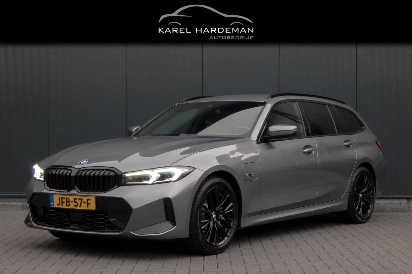 BMW 3-serie Touring - 330e M-PAKKET | ADAPTIEVE CRUISE CONTROL | CAMERA | LANE ASSIST | ELEKTRISCHE STOELVERSTEL - AutoWereld.nl