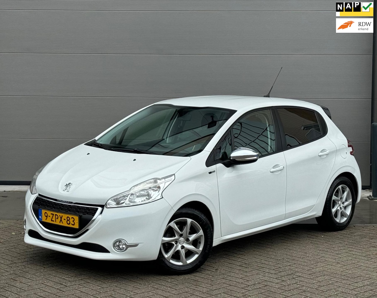 Peugeot 208 - 1.2 VTi 82pk AUT 5D 2015 Wit NAP|DISTRIBUTIE VV - AutoWereld.nl