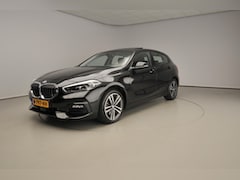 BMW 1-serie - 5-deurs 118i | LED | Leder | HUD | Schuifdak | Active cruise | Stoelverwarming | DAB | Hif