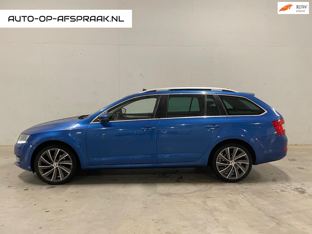 Skoda Octavia Combi - 2.0 TDI Aut. Pano Navi Cruise - AutoWereld.nl