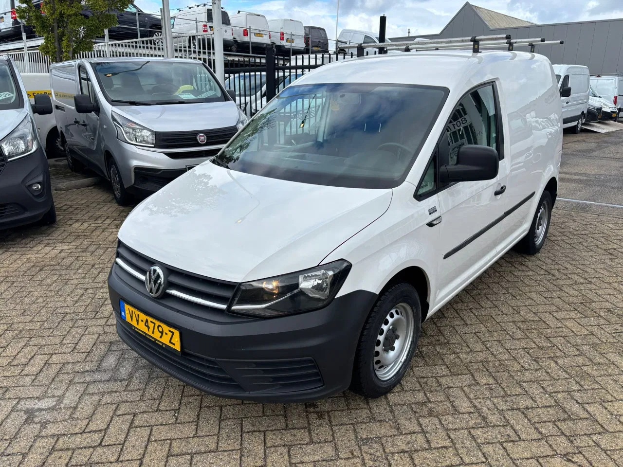 Volkswagen Caddy - 2.0TDI L1H1 Airco Cruisecontrol Dubbelschuifeur Trekhaak EURO 6 - AutoWereld.nl