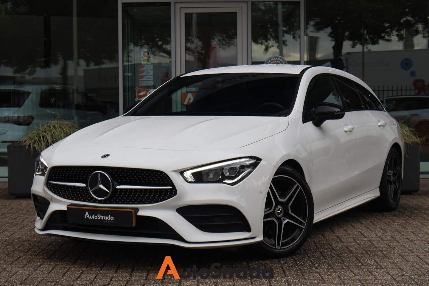 Mercedes-Benz CLA-klasse Shooting Brake - 180 AMG-LINE 136pk I MBUX I Navigatie I Stoelverwarming I Night Pakket | Sfeerverlichting - AutoWereld.nl