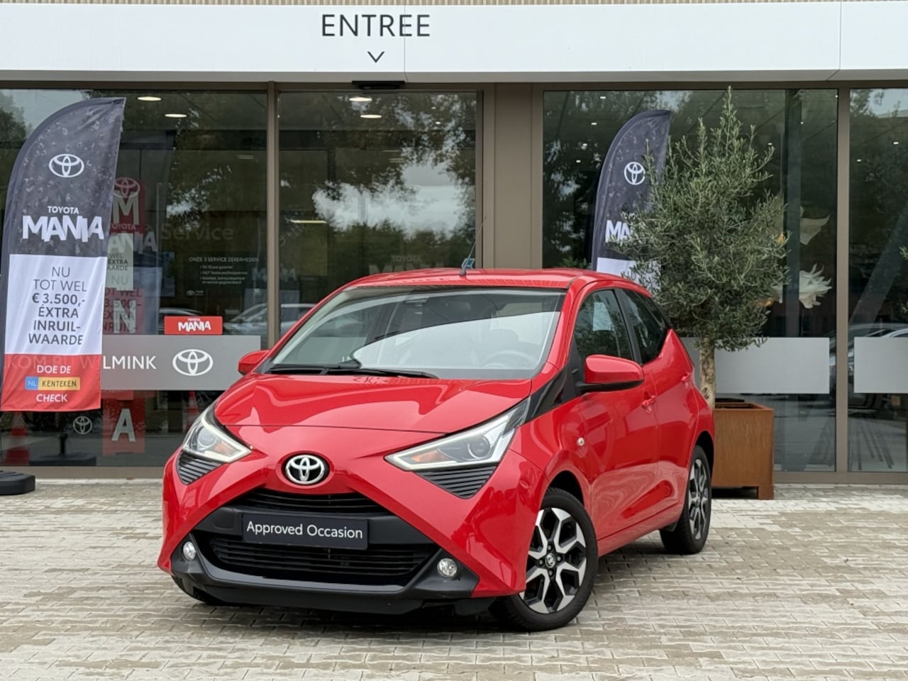 Toyota Aygo - 1.0 x-play AUTOMAAT | all-season | camera | clima - AutoWereld.nl