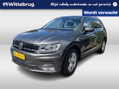 Volkswagen Tiguan - 1.4 TSI ACT Comfortline / LED Koplampen / 17" LMV / Trekhaak / Climate controle / Parkeers