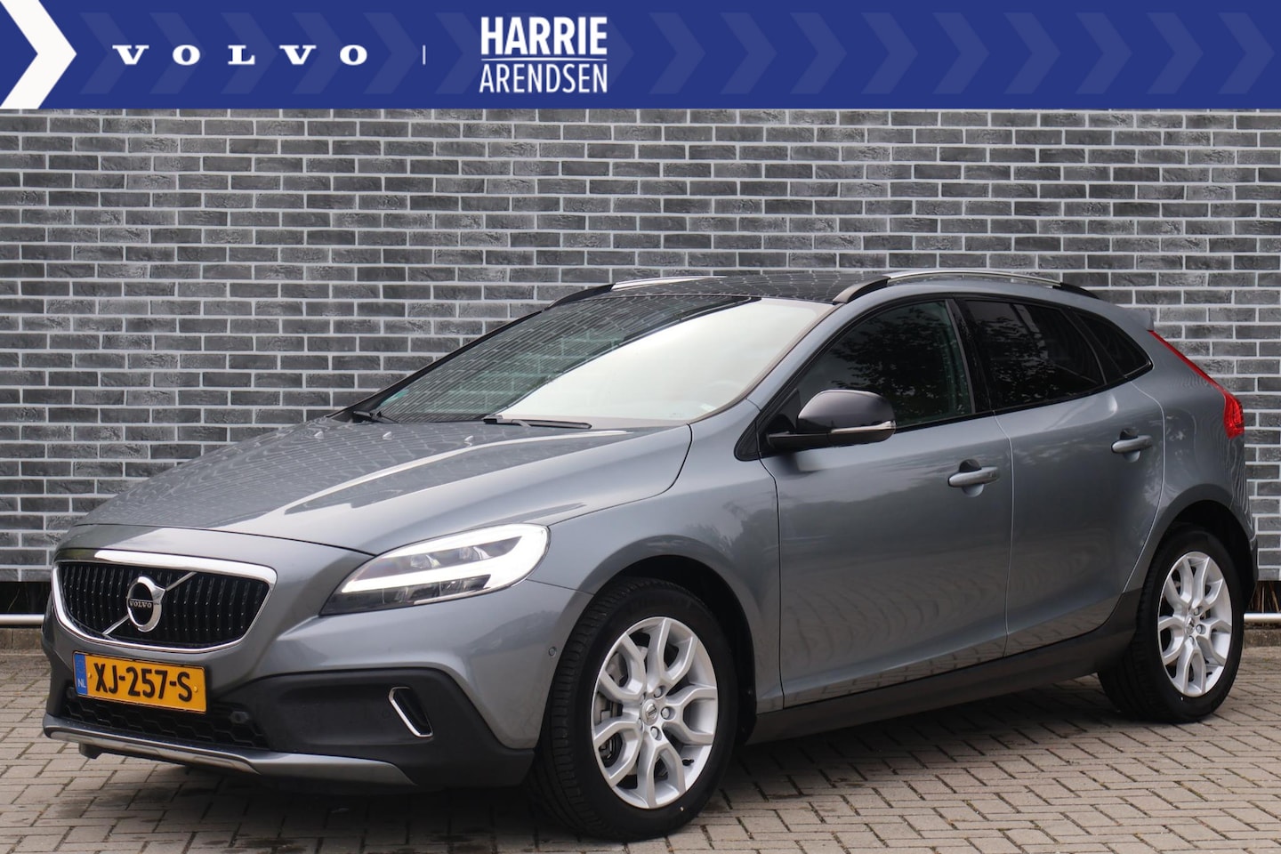 Volvo V40 Cross Country - 1.5 T3 Polar+ Luxury | Trekhaak | Panoramadak | Lederen bekleding | Harman Kardon audio | - AutoWereld.nl